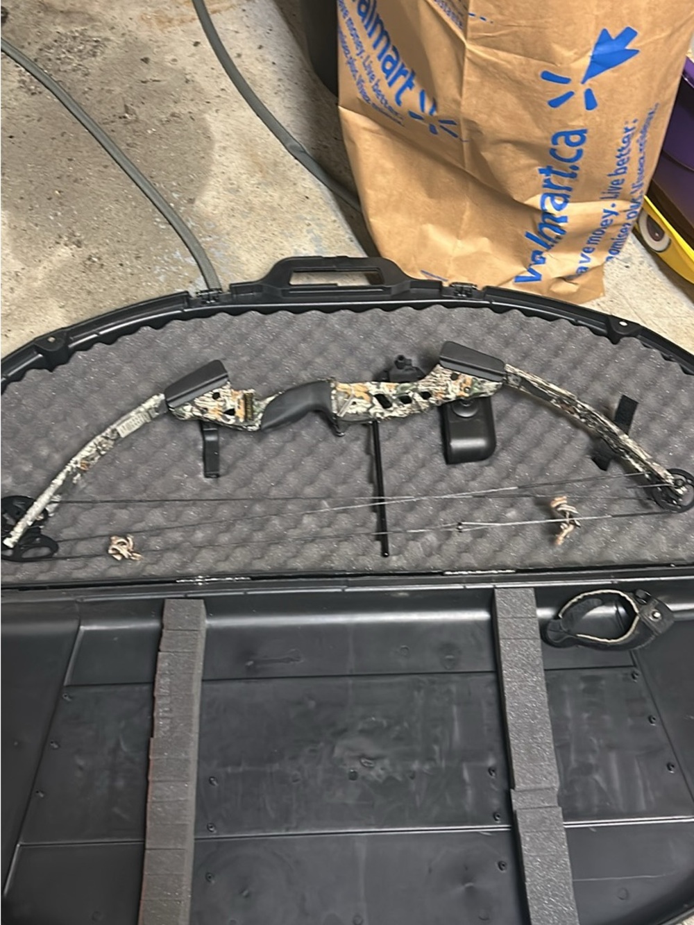 Black and Camouflage Recurve Bow with Carry Case - Untitled Brand
